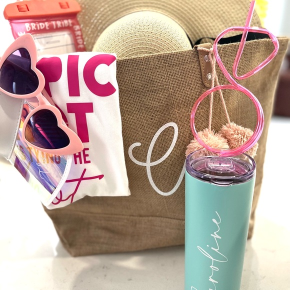 NEW Personalized letter “M” beach tote. - Picture 3 of 7